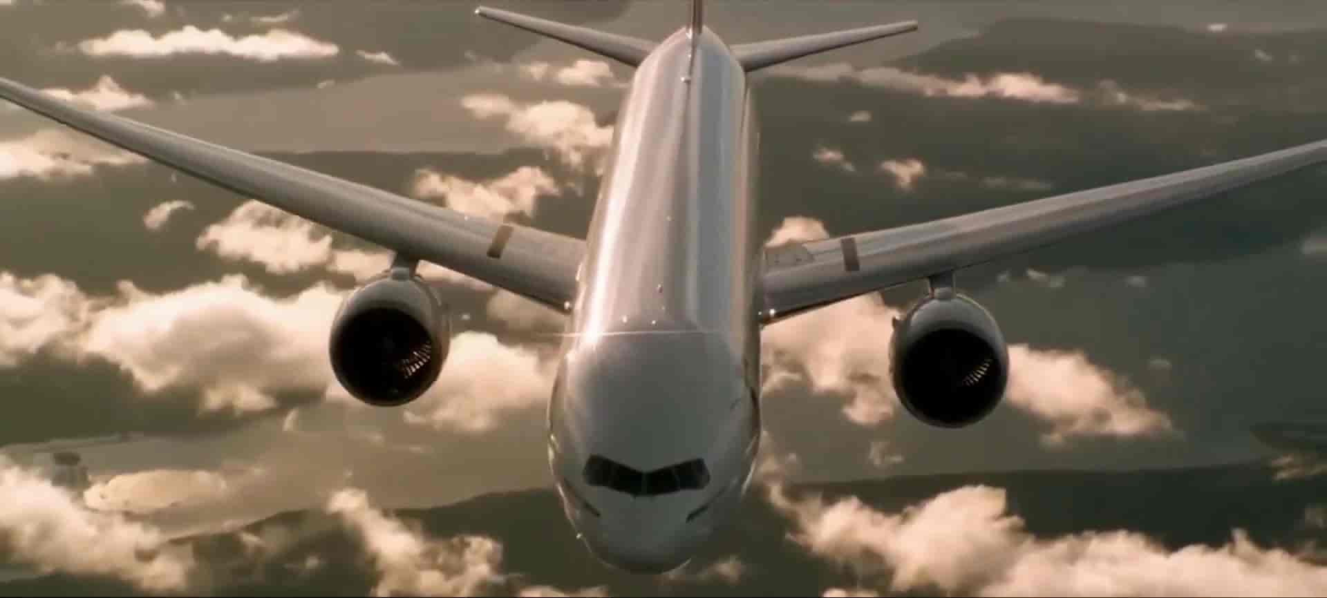 یک هواپیمای مسافربری در آسمان